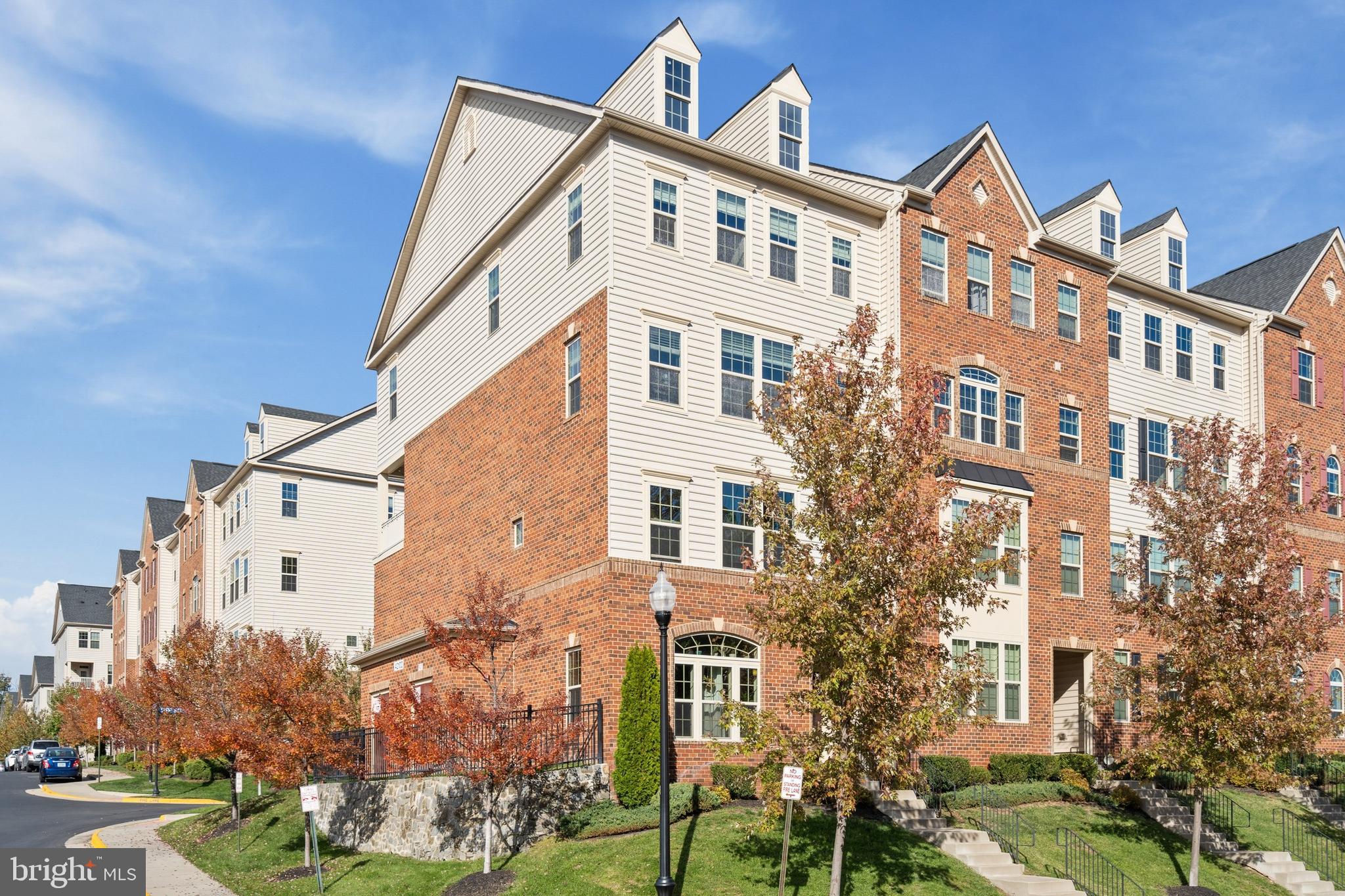 VIRGINIA MANOR - Residential