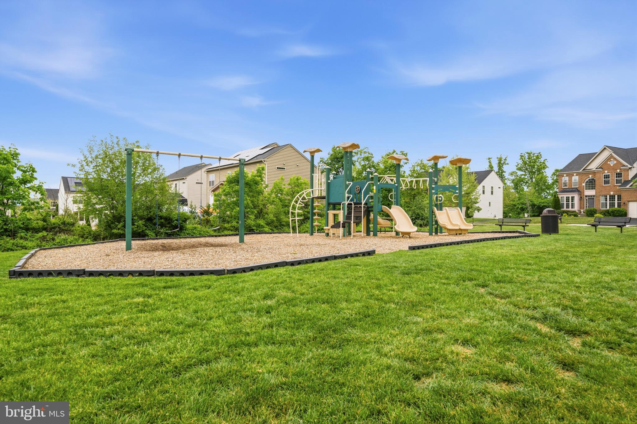 VIRGINIA MANOR - Residential