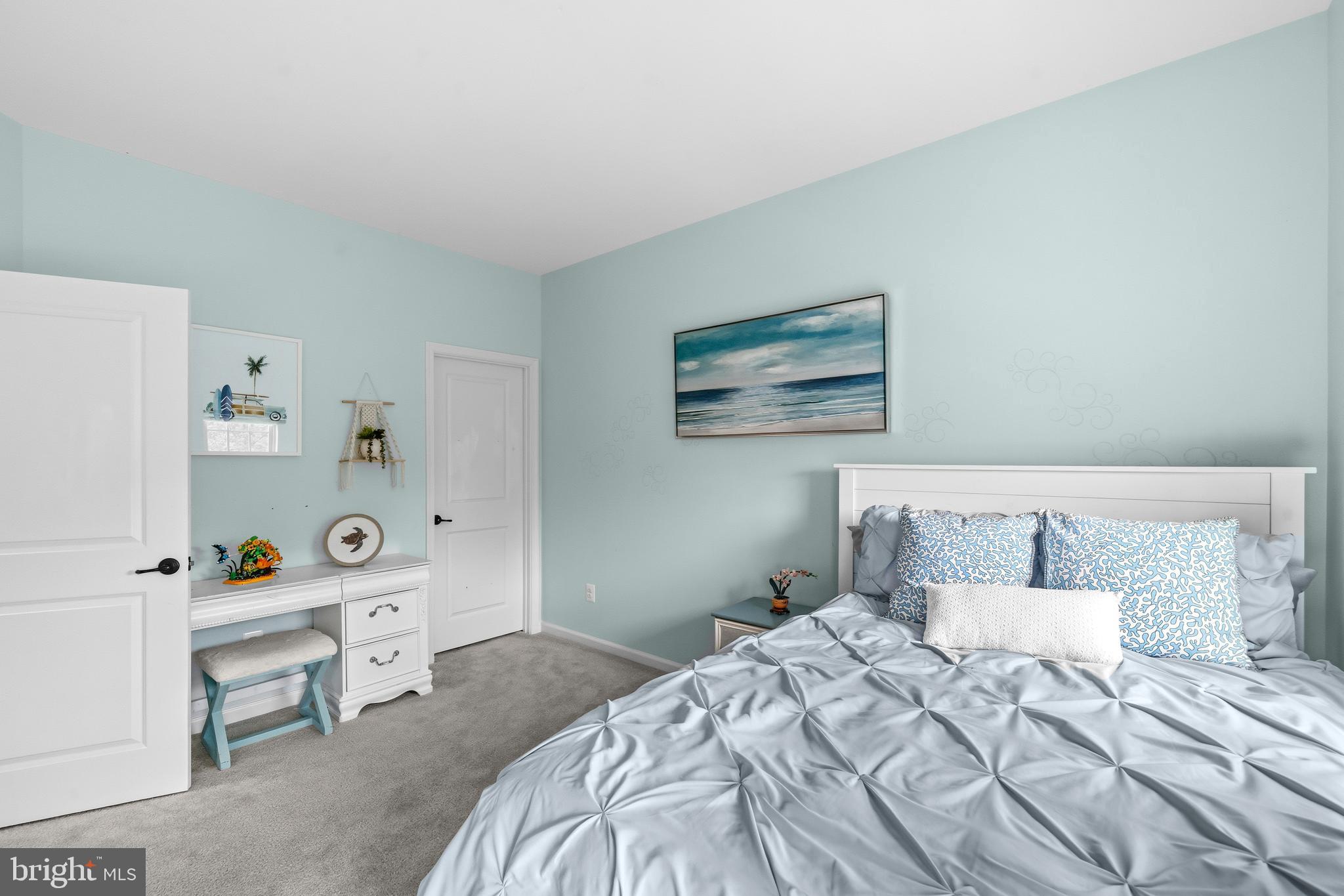 VIRGINIA MANOR - Residential