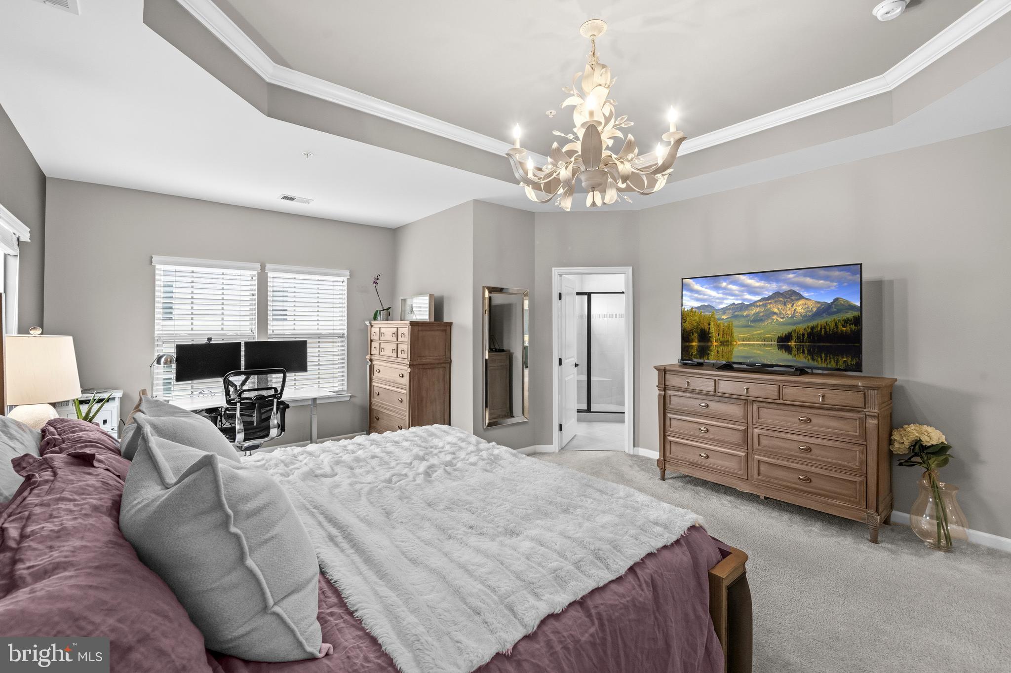 VIRGINIA MANOR - Residential