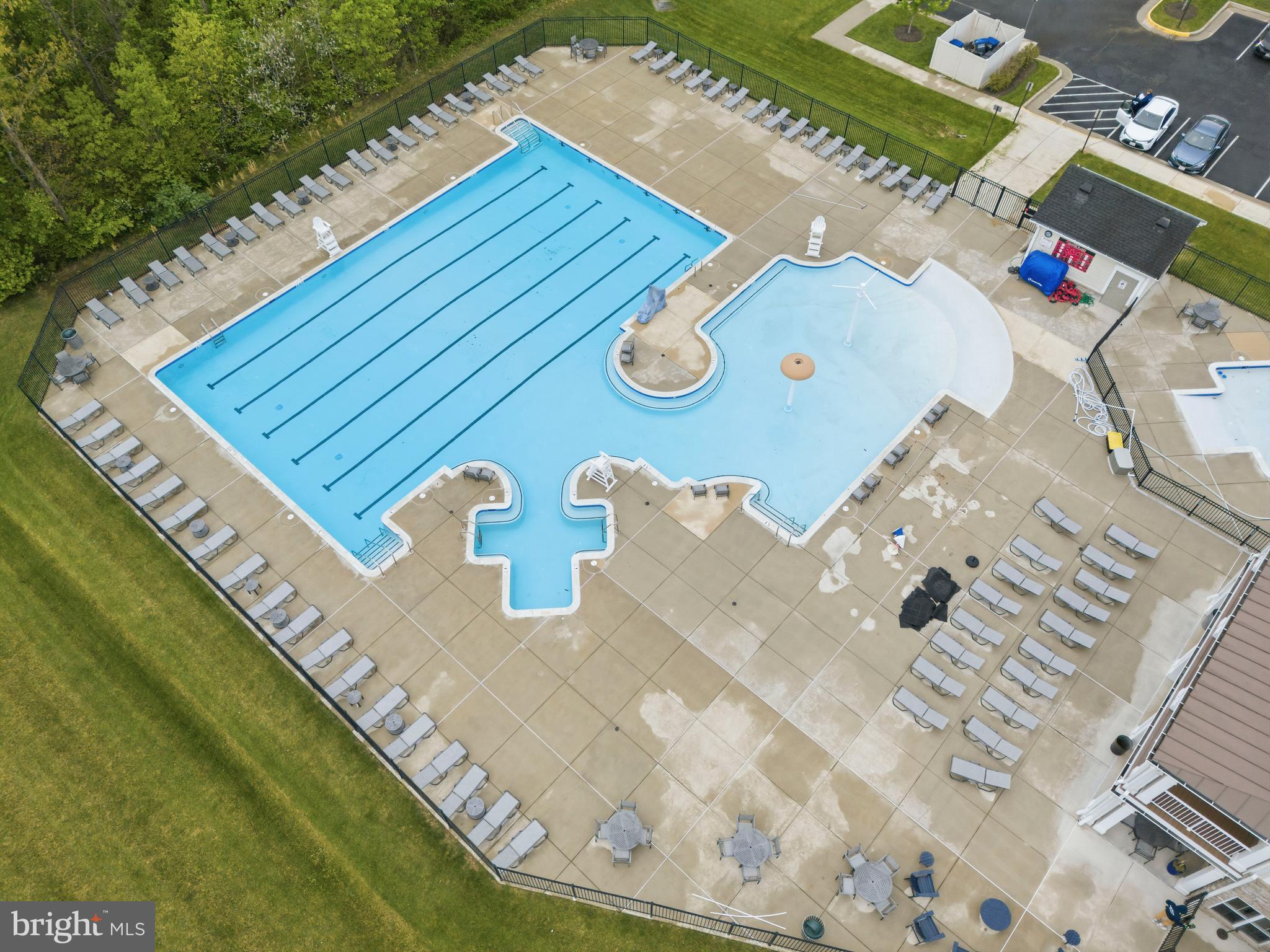 VIRGINIA MANOR - Residential