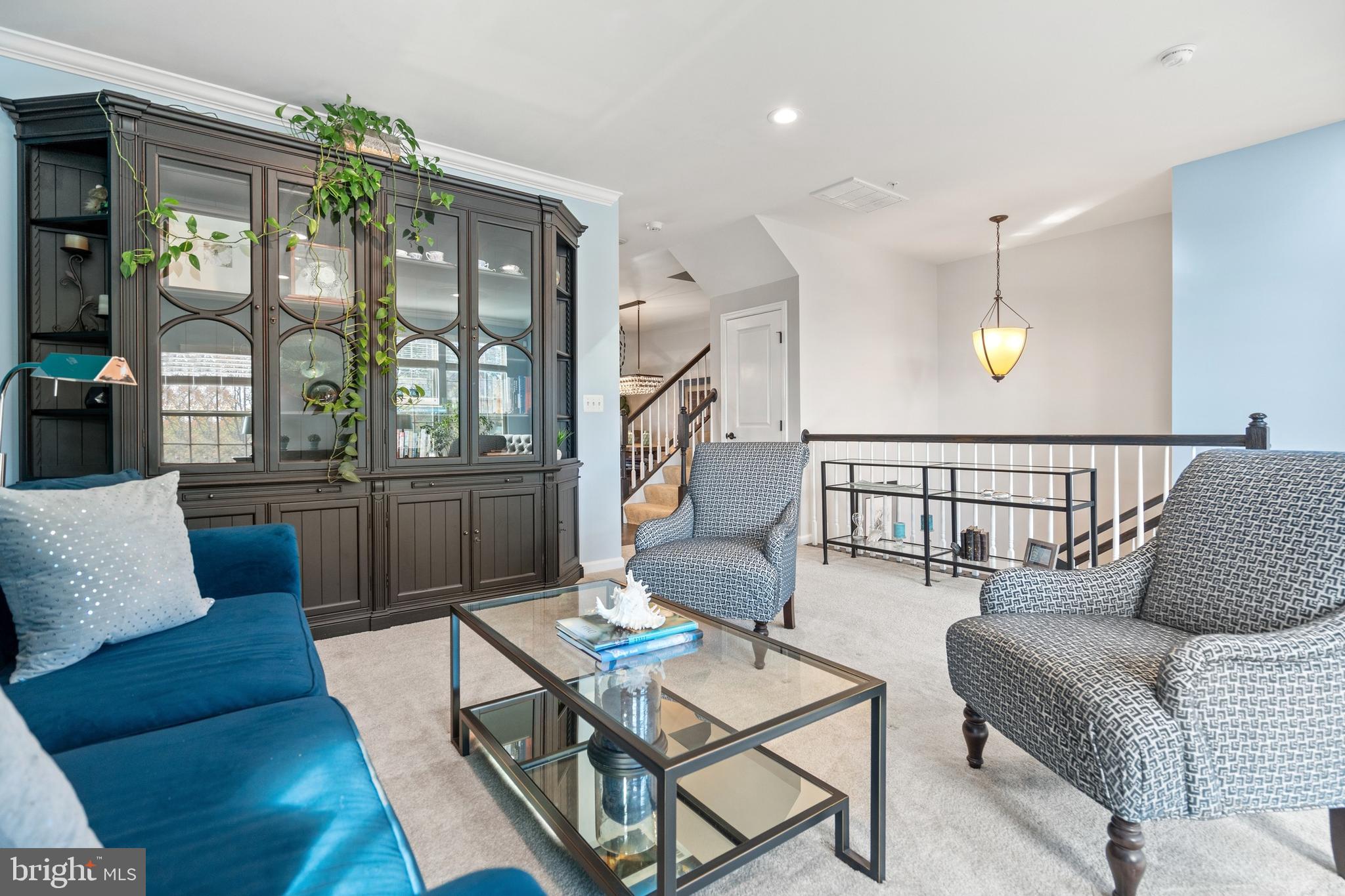 VIRGINIA MANOR - Residential