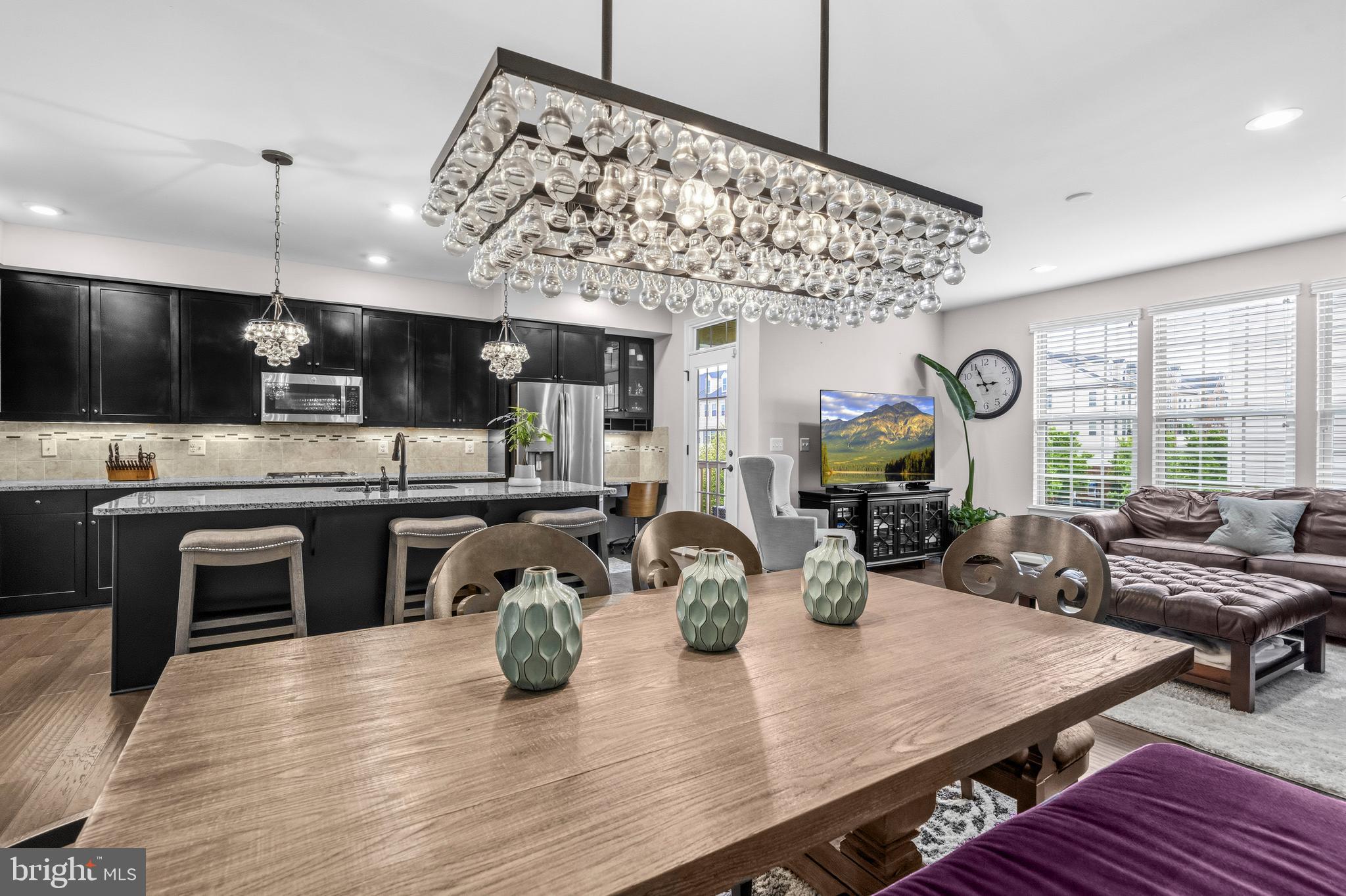 VIRGINIA MANOR - Residential