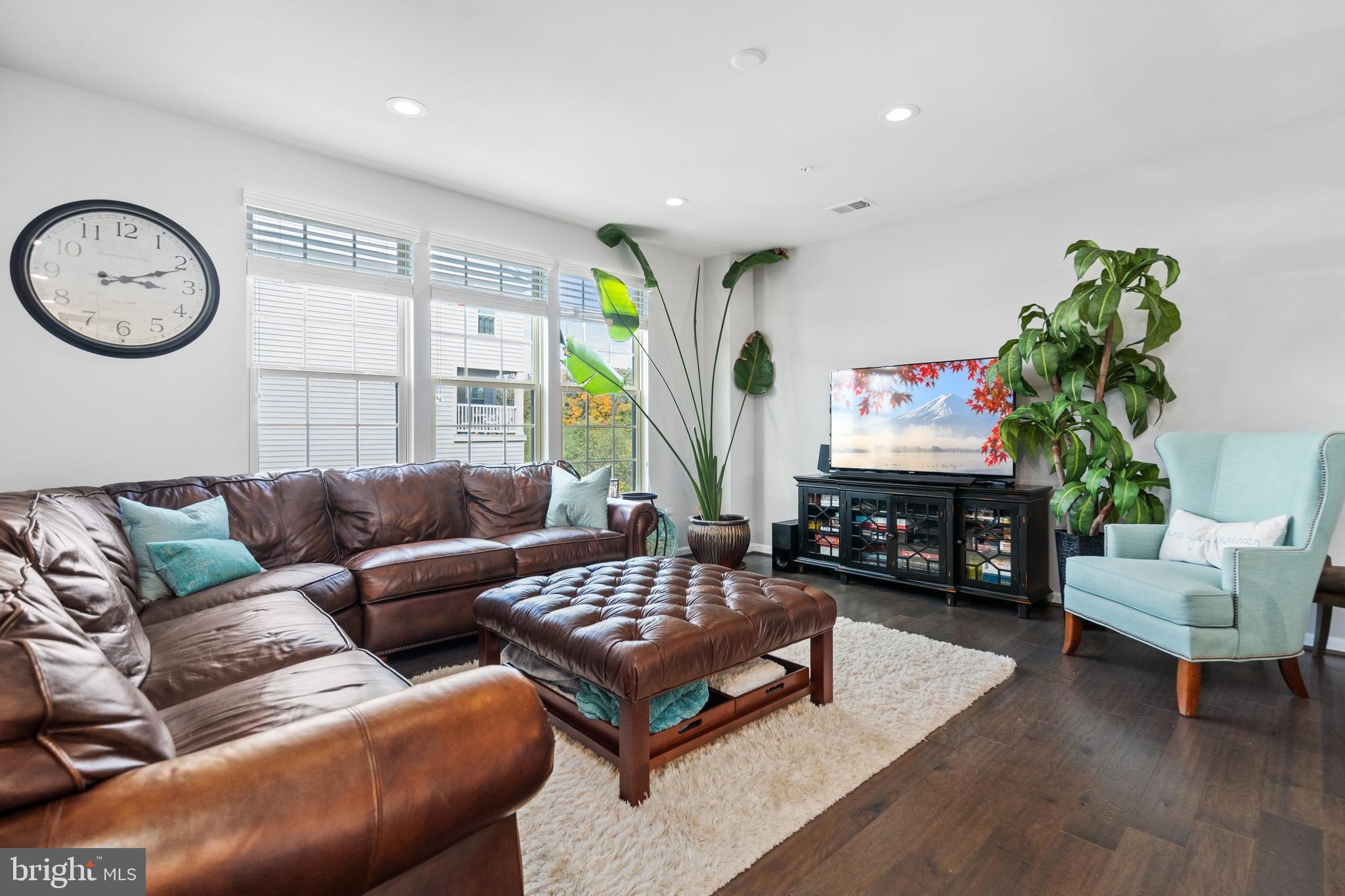 VIRGINIA MANOR - Residential