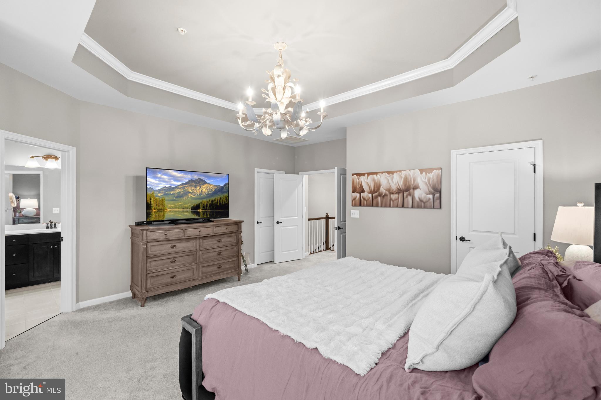 VIRGINIA MANOR - Residential