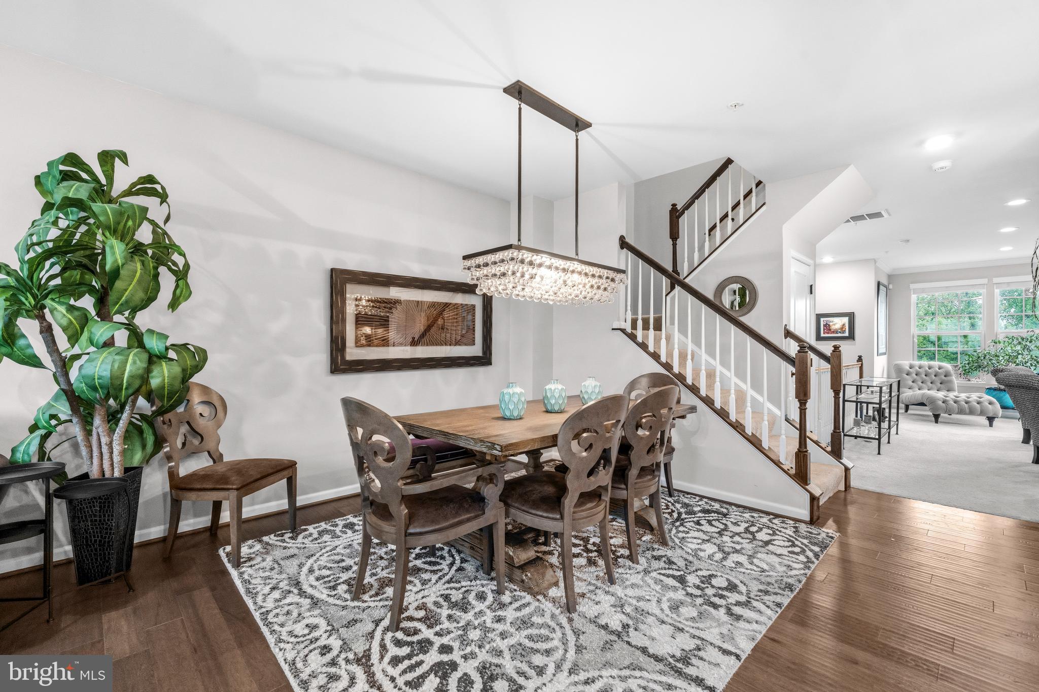 VIRGINIA MANOR - Residential