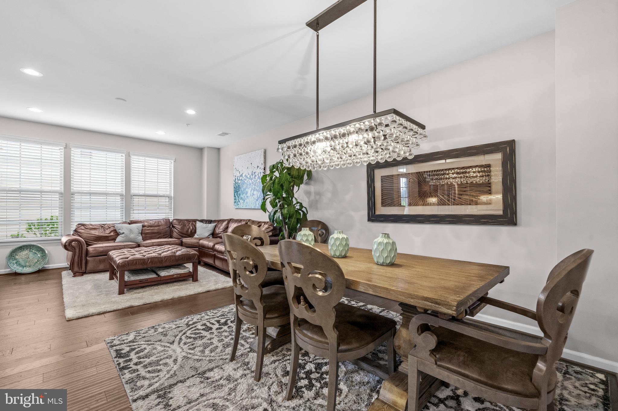 VIRGINIA MANOR - Residential