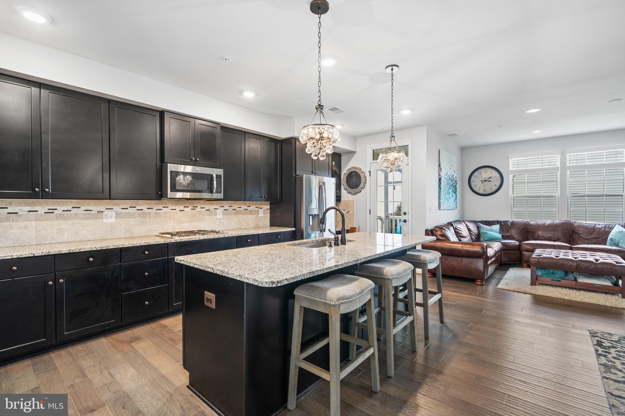 VIRGINIA MANOR - Residential