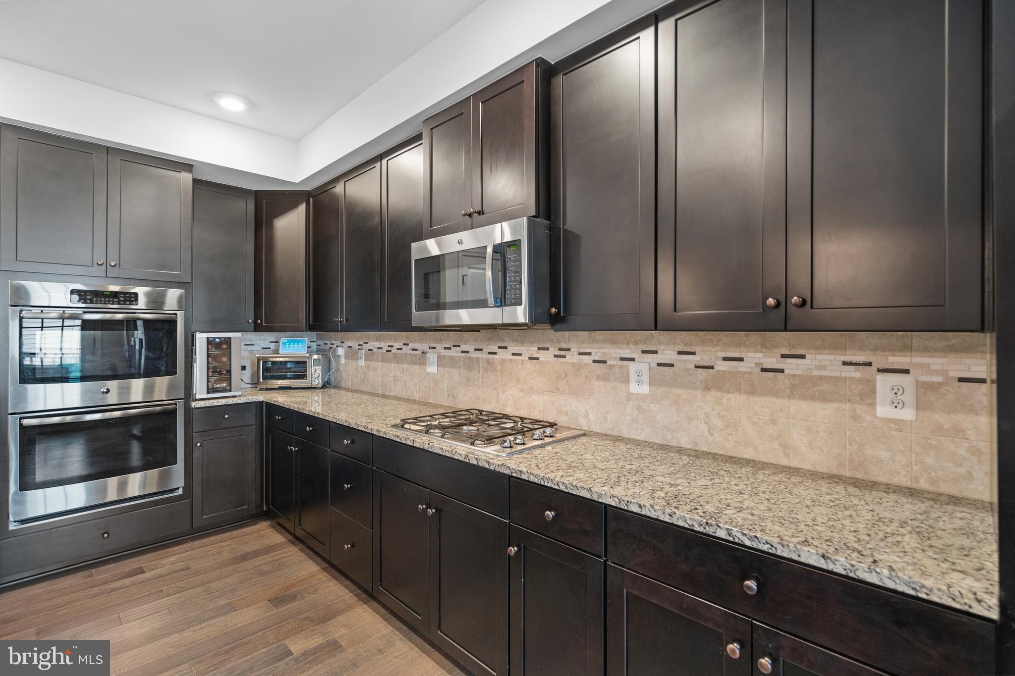 VIRGINIA MANOR - Residential