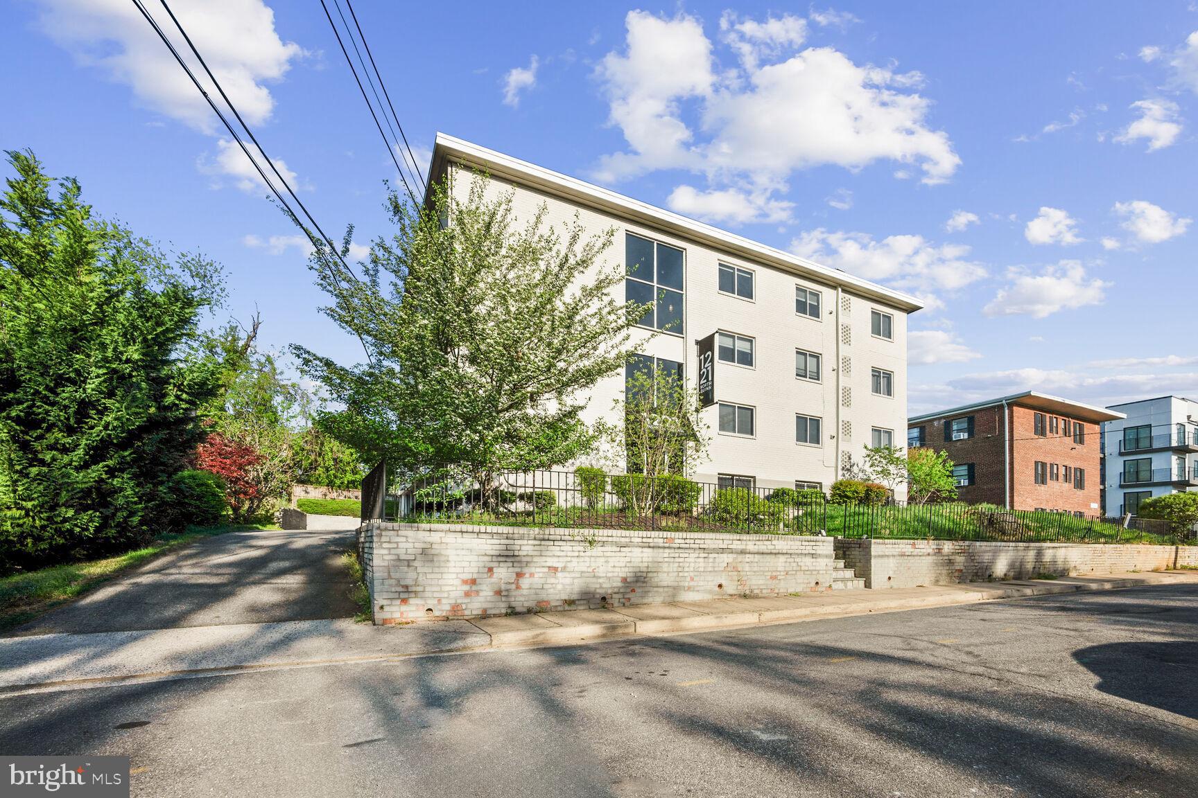 1221 N QUINN STREET N 11