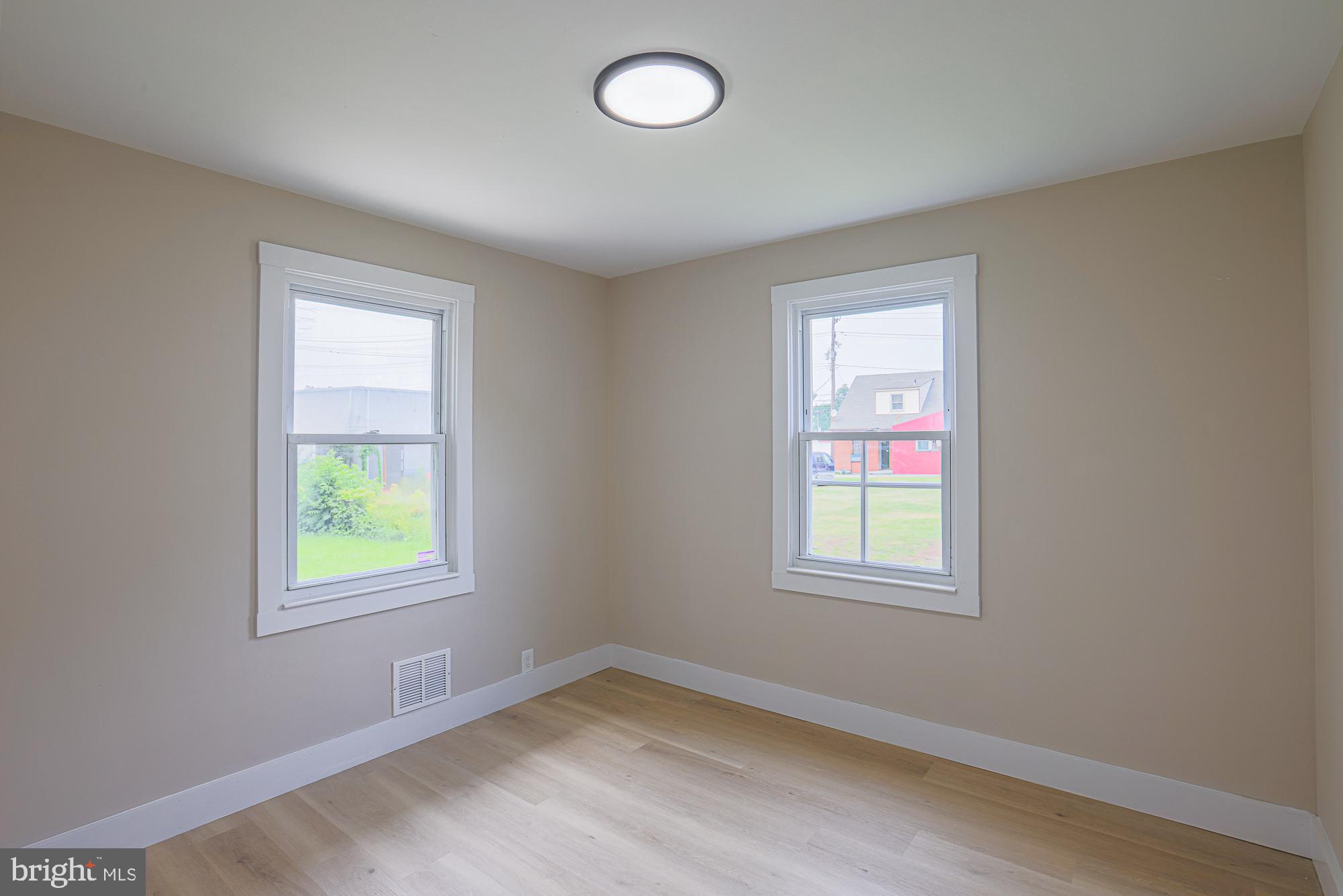 WINDSOR  MILL - Residential