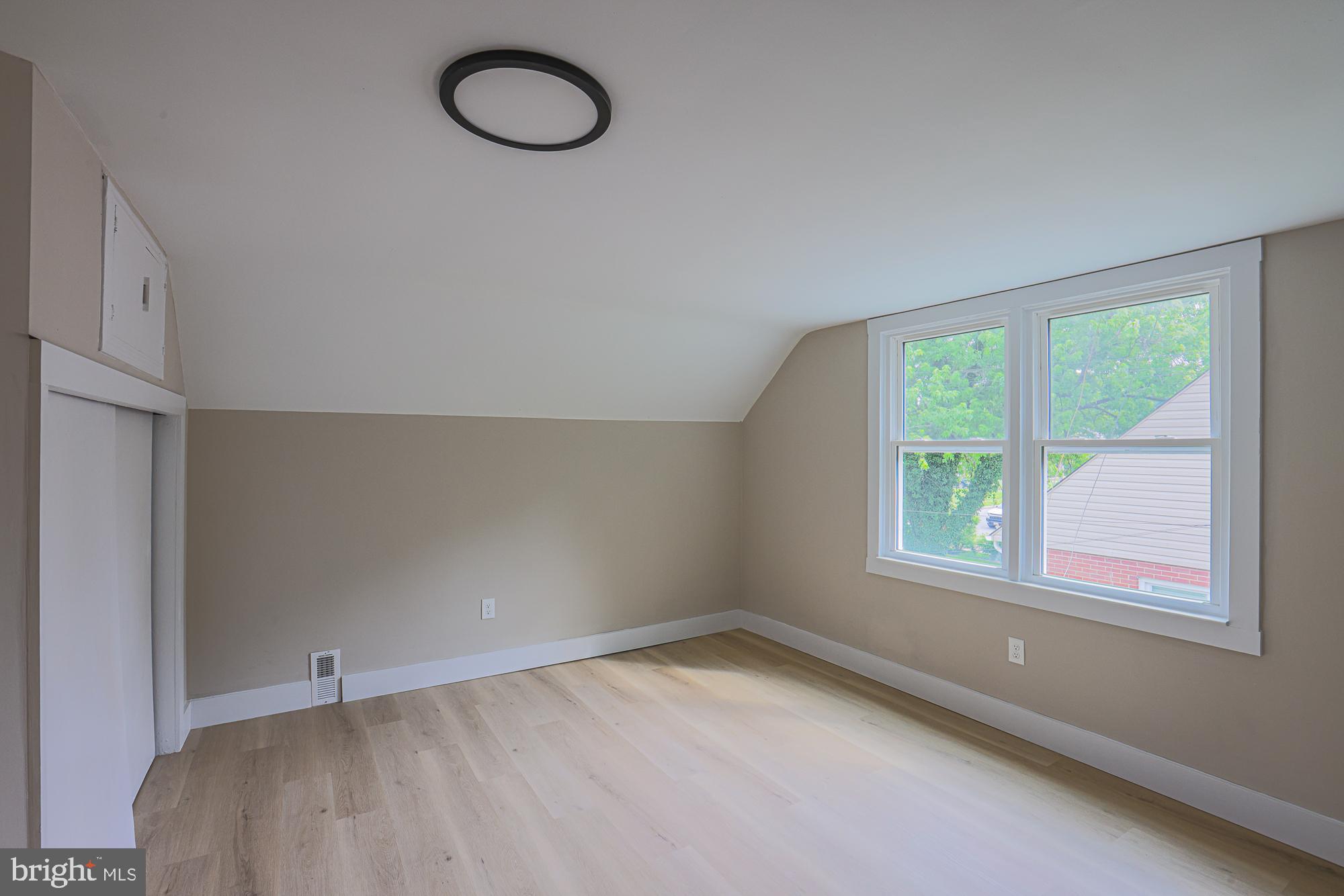 WINDSOR  MILL - Residential