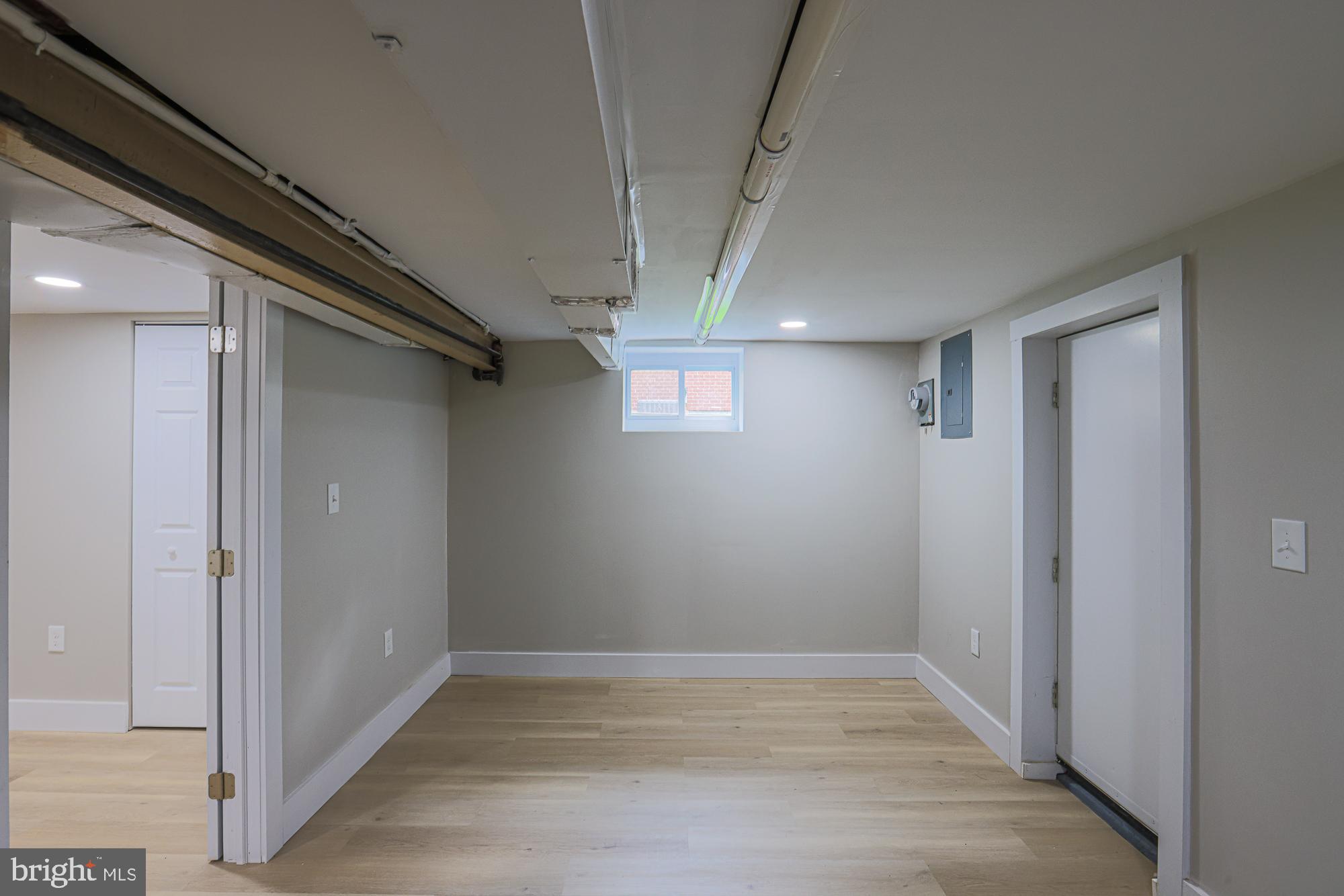 WINDSOR  MILL - Residential