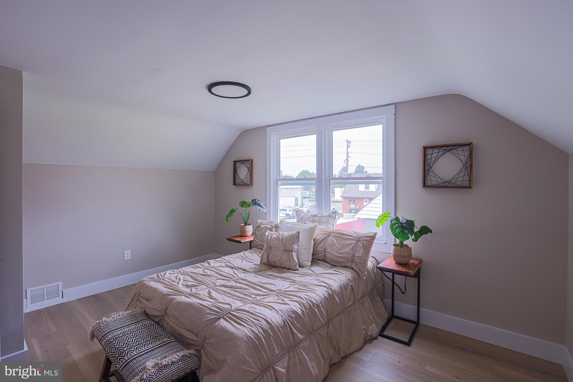 WINDSOR  MILL - Residential