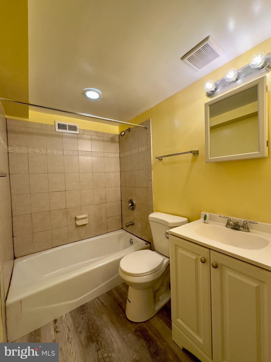 HARWOOD - Residential Lease