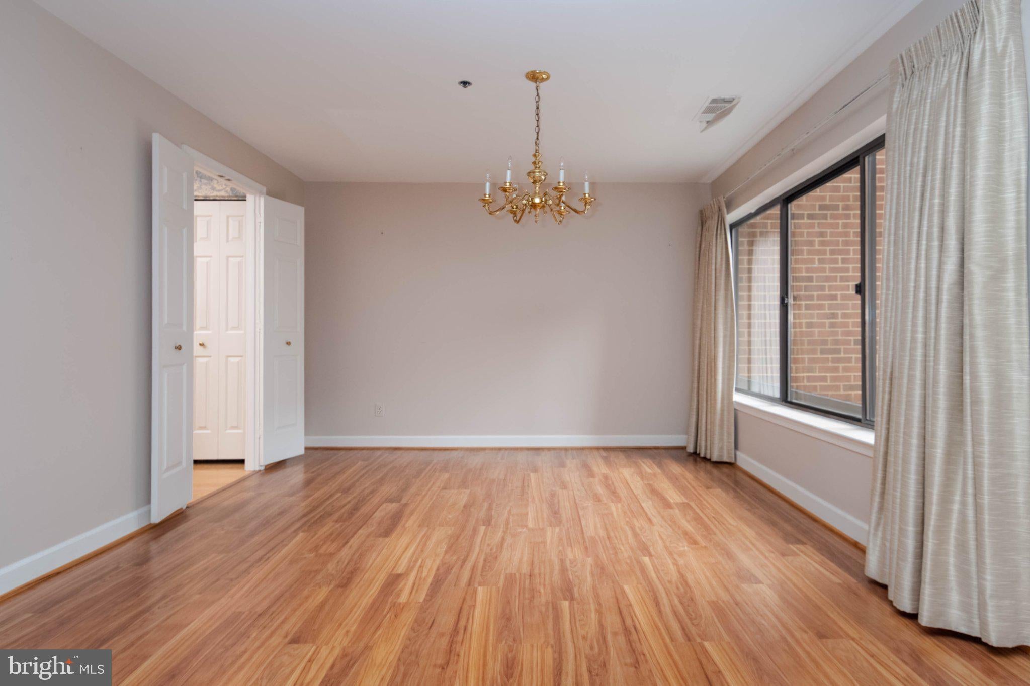 2 SOUTHERLY COURT 406