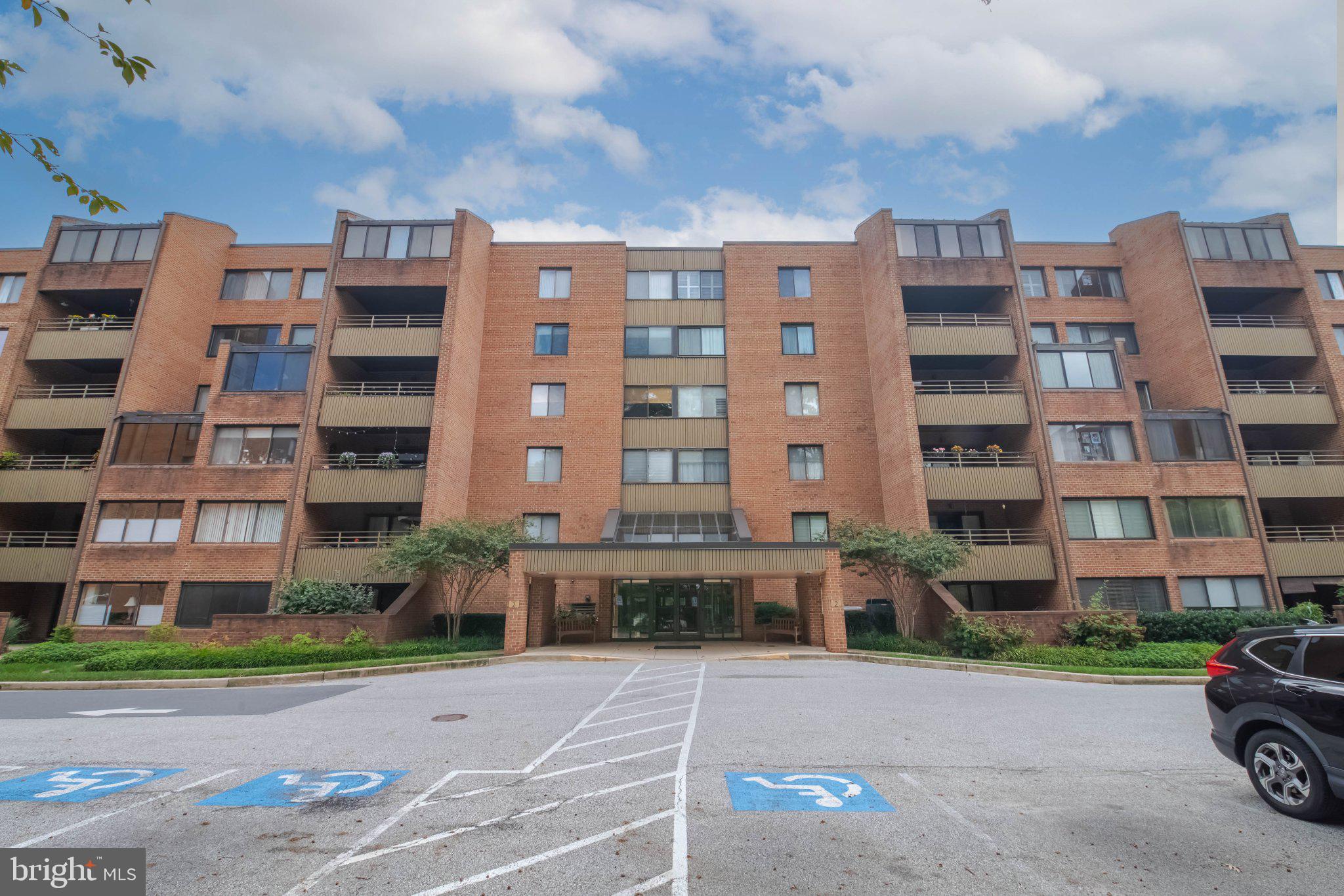 2 SOUTHERLY COURT 406