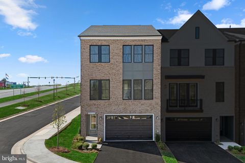 44506 LOWESTOFT SQUARE ASHBURN VA 20147