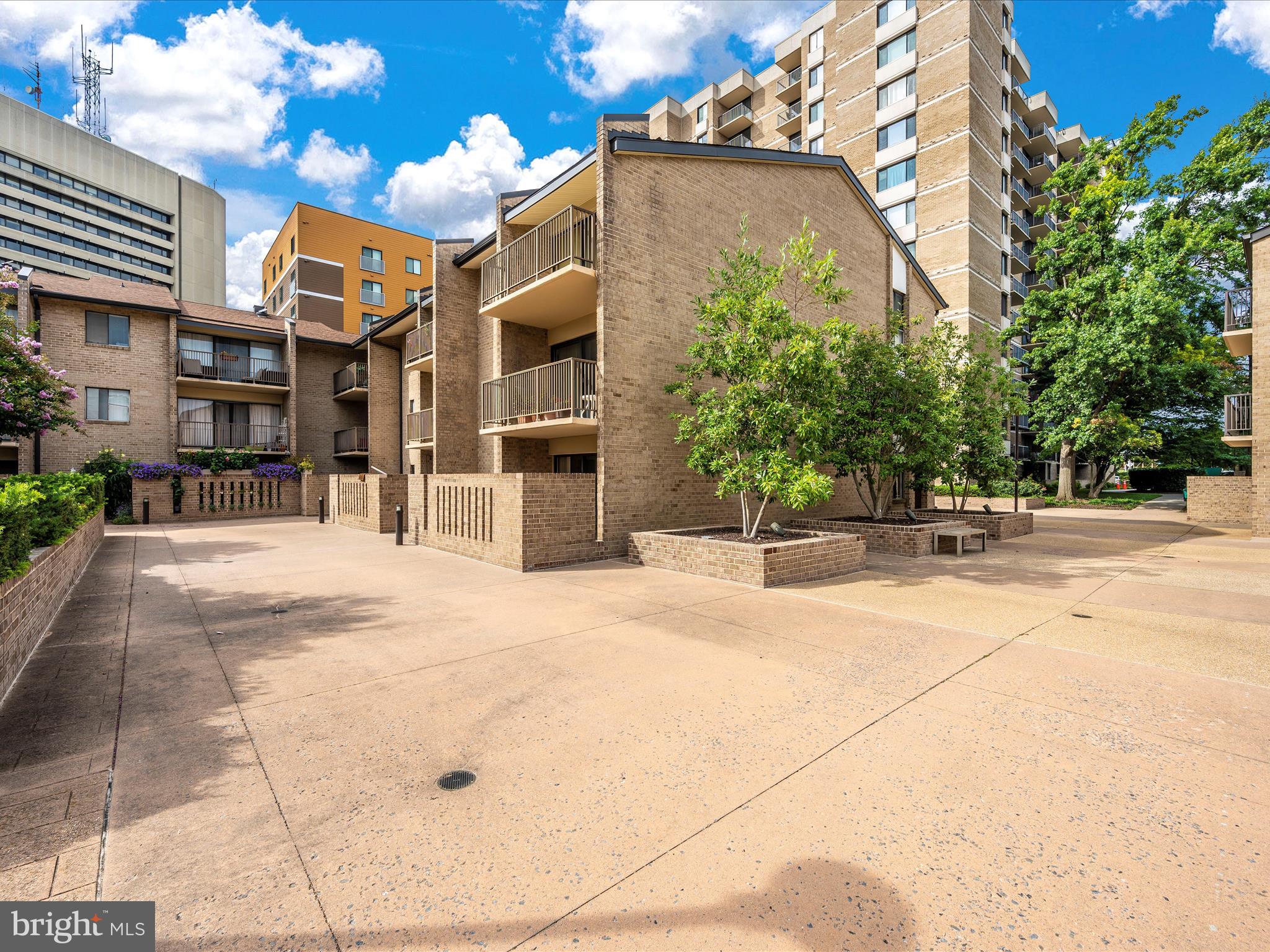 AMERICANA CENTRE - Residential