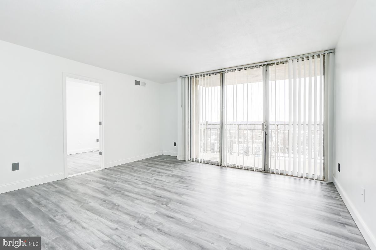 PRESIDENTIAL TOWERS - Residential