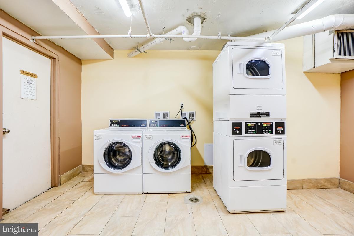 PRESIDENTIAL TOWERS - Residential