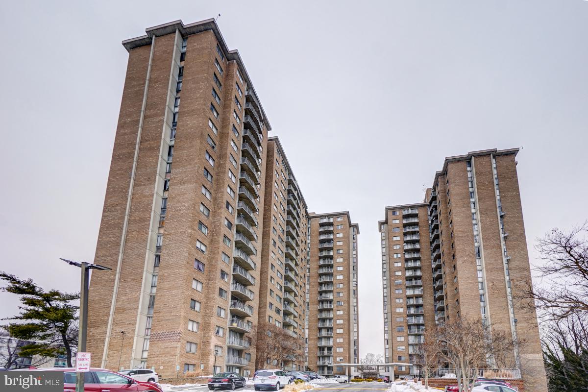 PRESIDENTIAL TOWERS - Residential