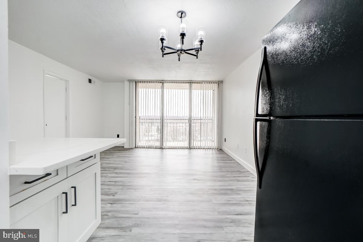 PRESIDENTIAL TOWERS - Residential