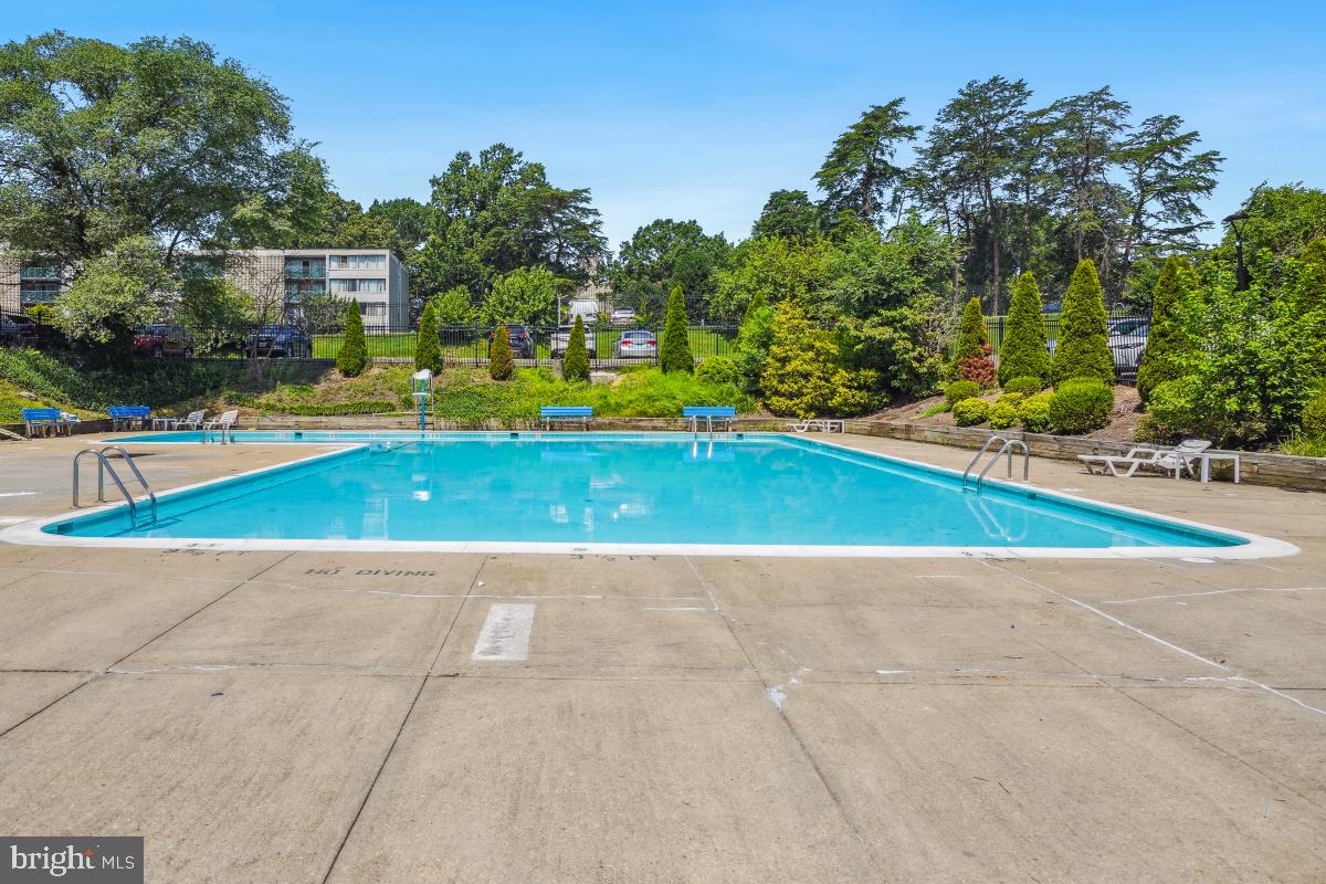 PRESIDENTIAL TOWERS - Residential