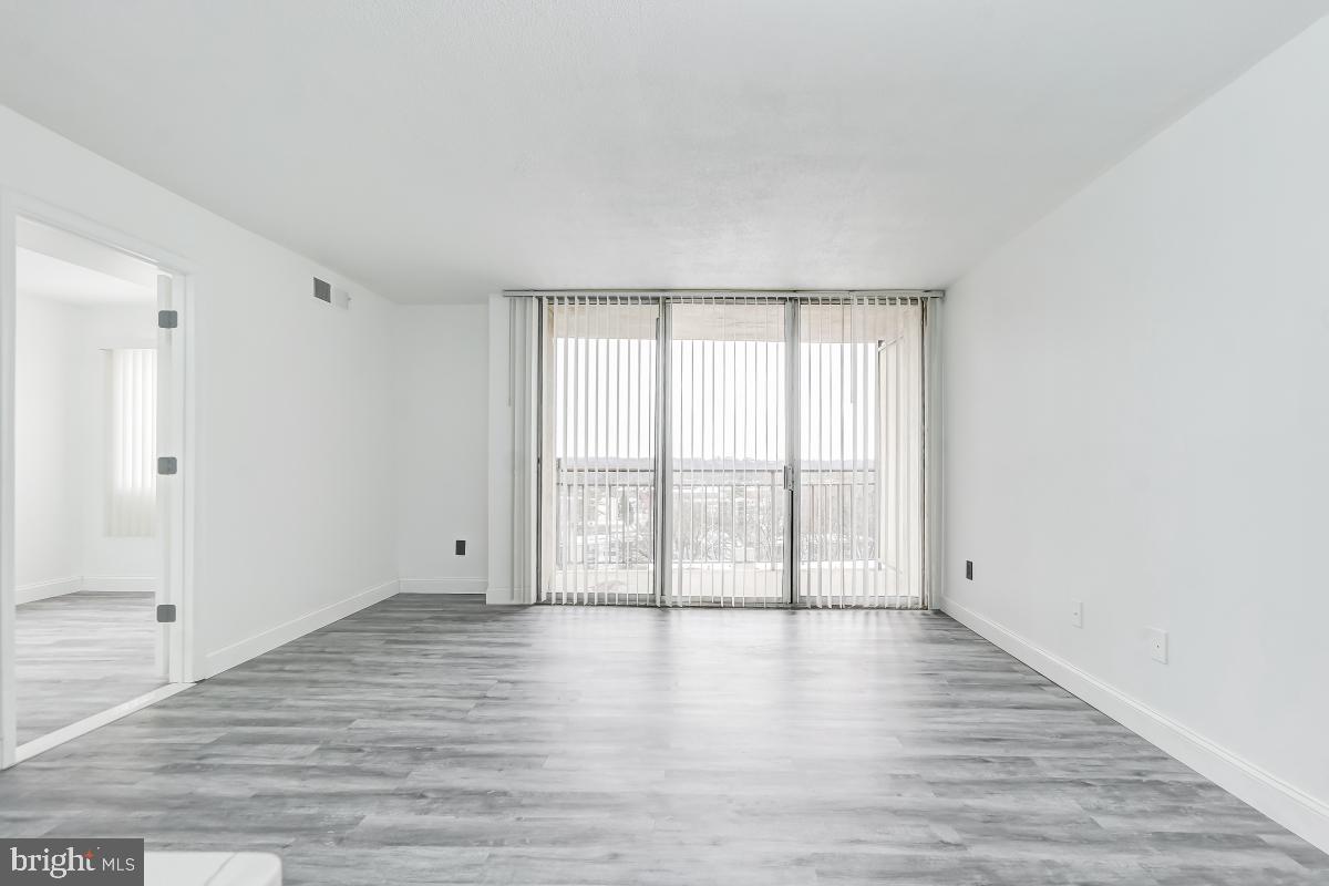 PRESIDENTIAL TOWERS - Residential