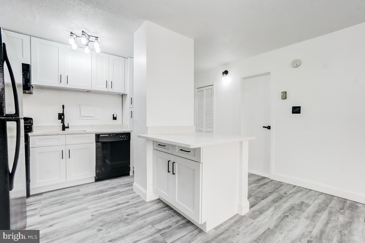 PRESIDENTIAL TOWERS - Residential