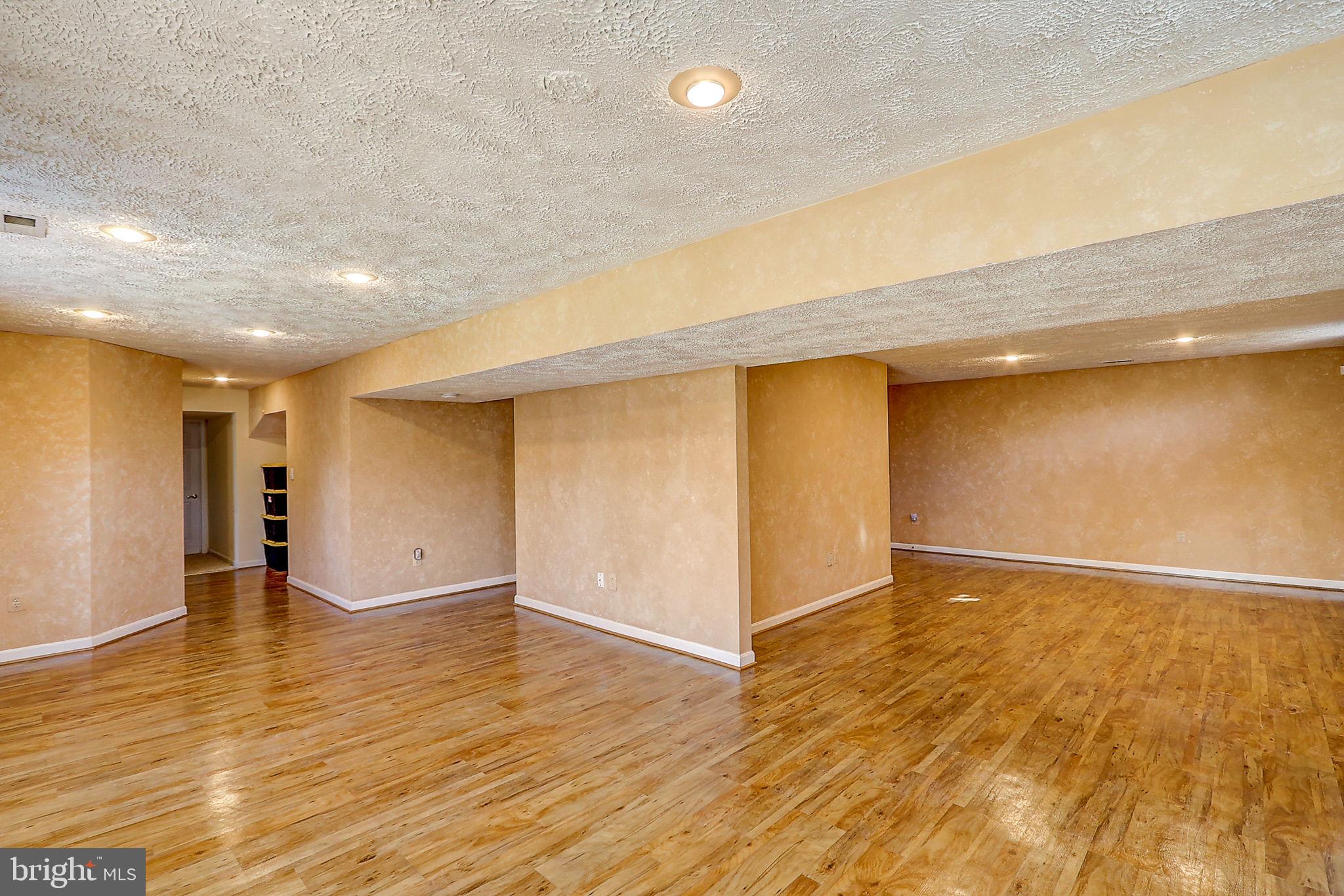 OAKTON GROVE - Residential