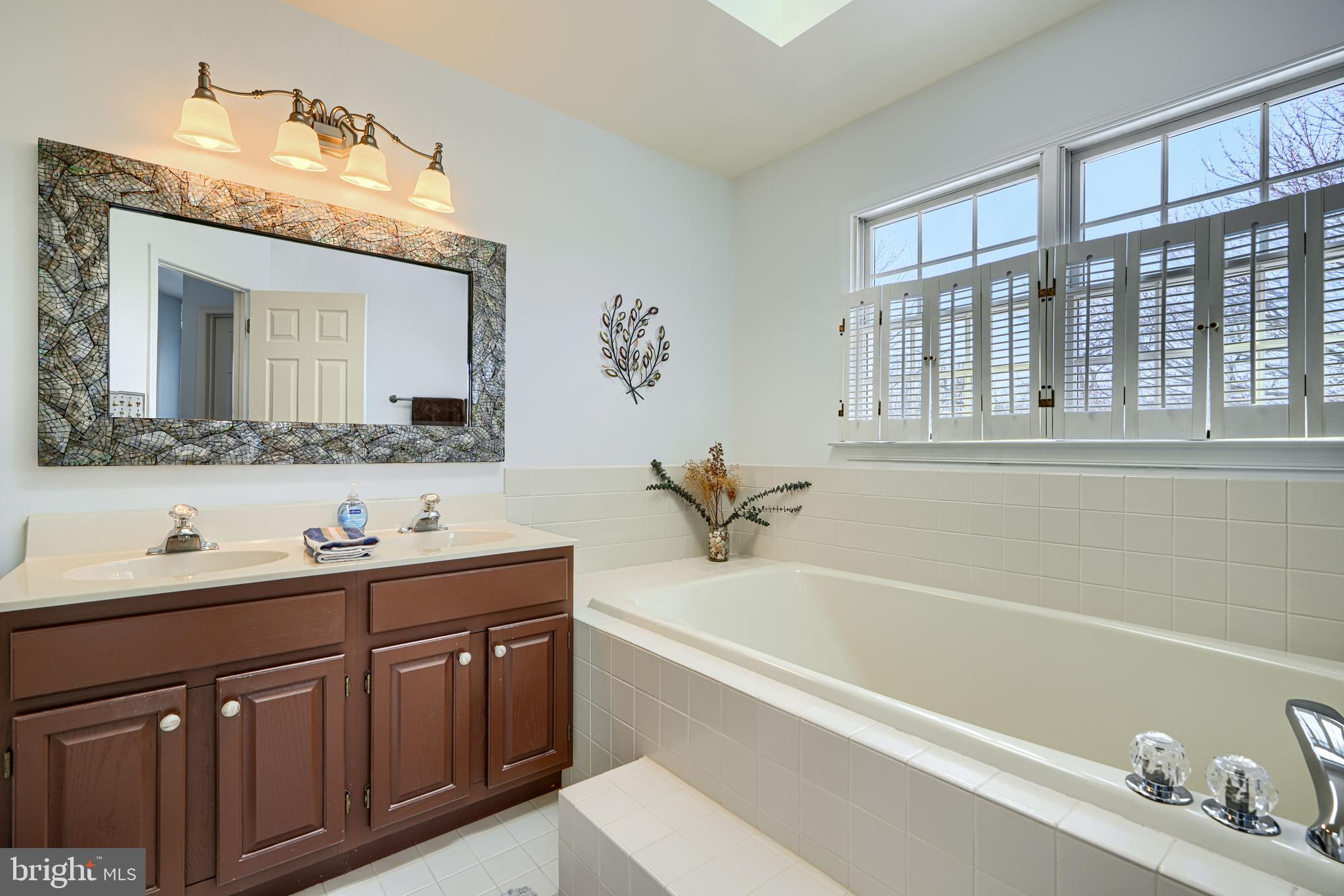 FOREST LAKES - Residential