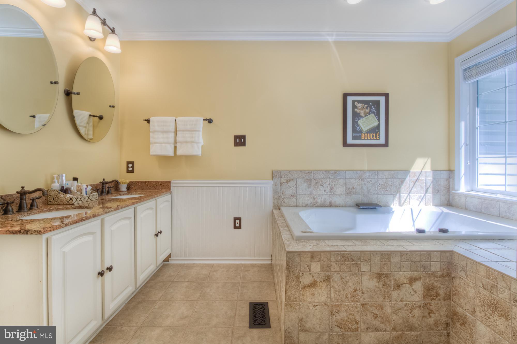 HARTLAKE ESTATES - Residential