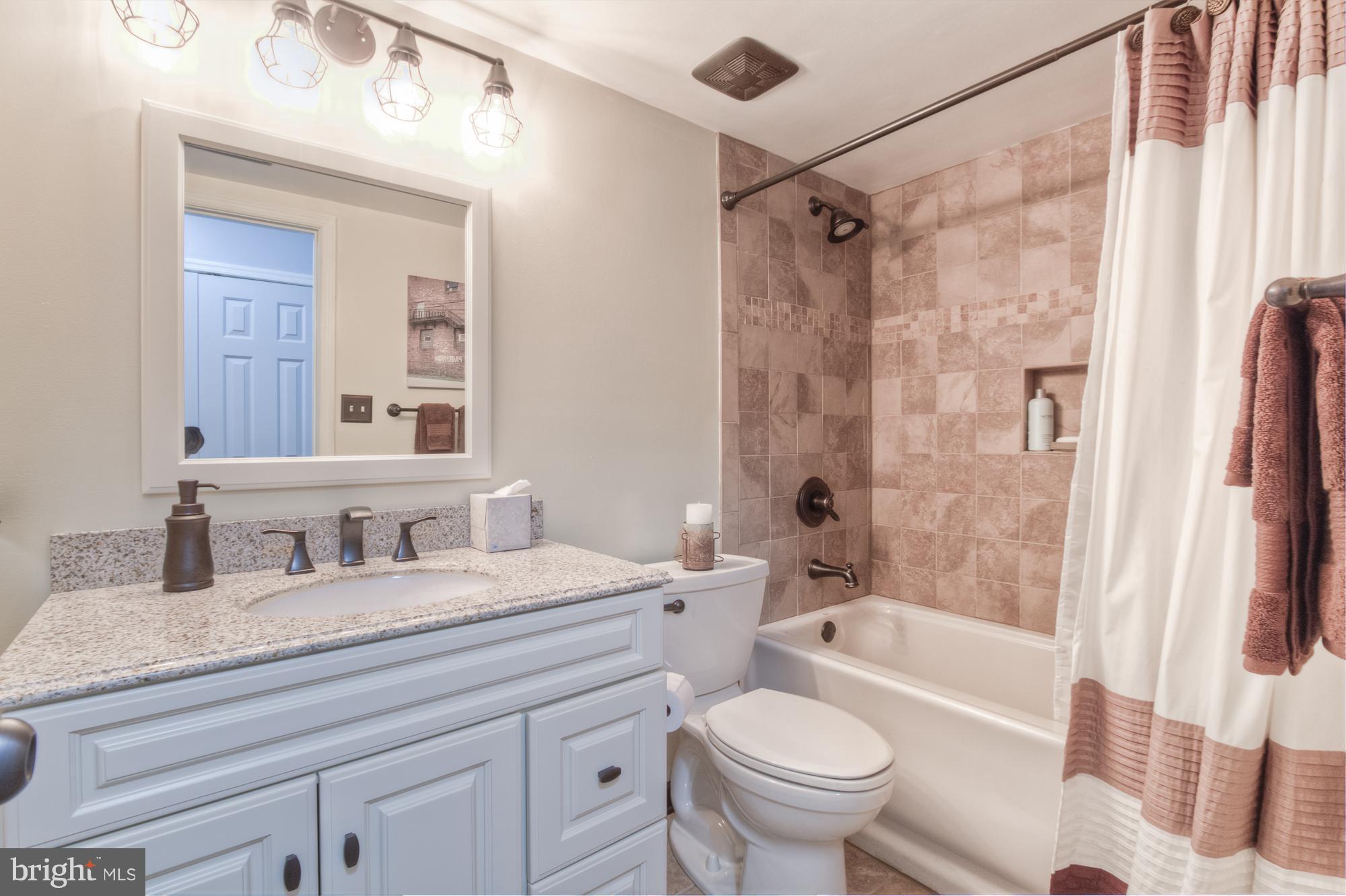 HARTLAKE ESTATES - Residential