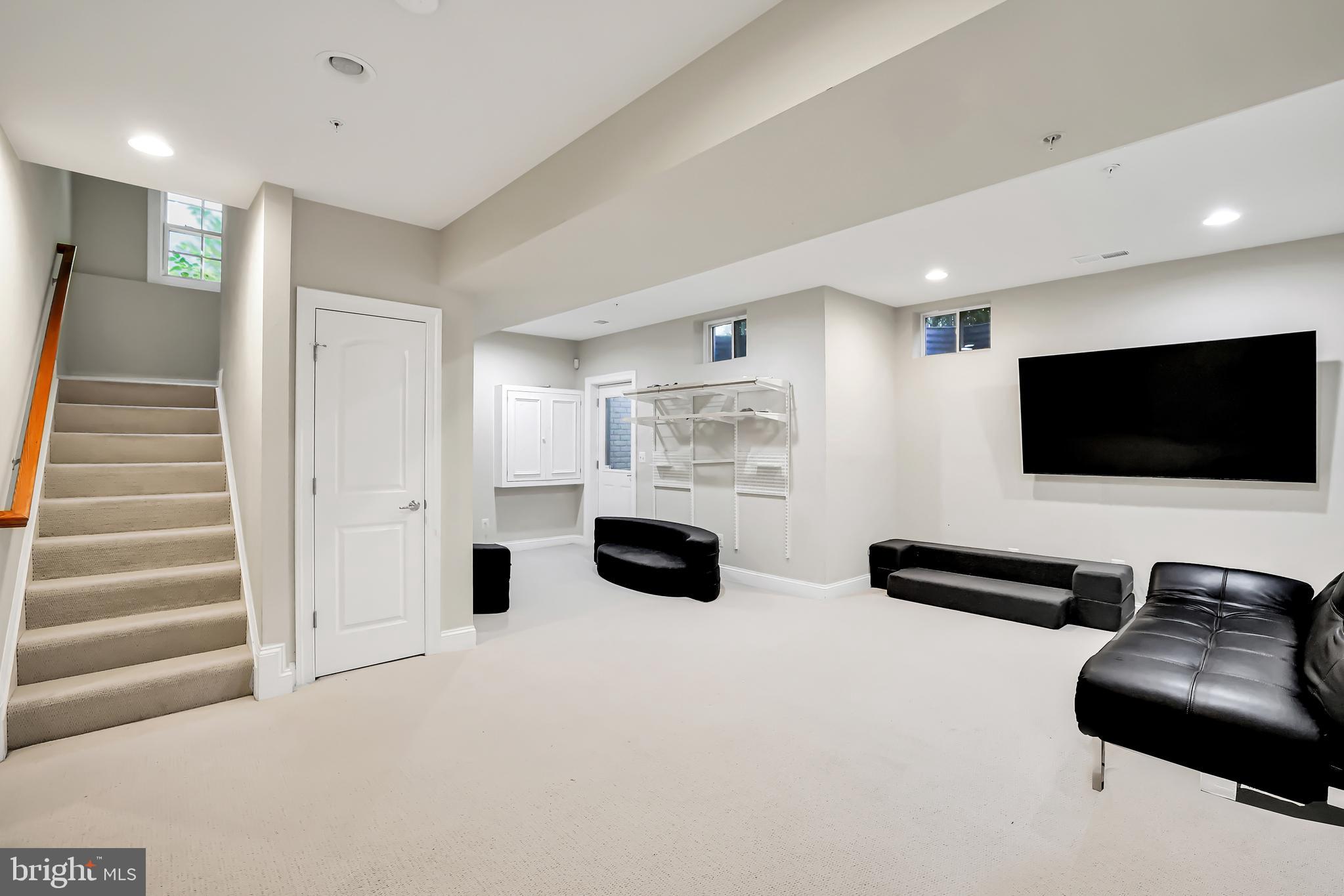 KENSINGTON HEIGHTS - Residential Lease