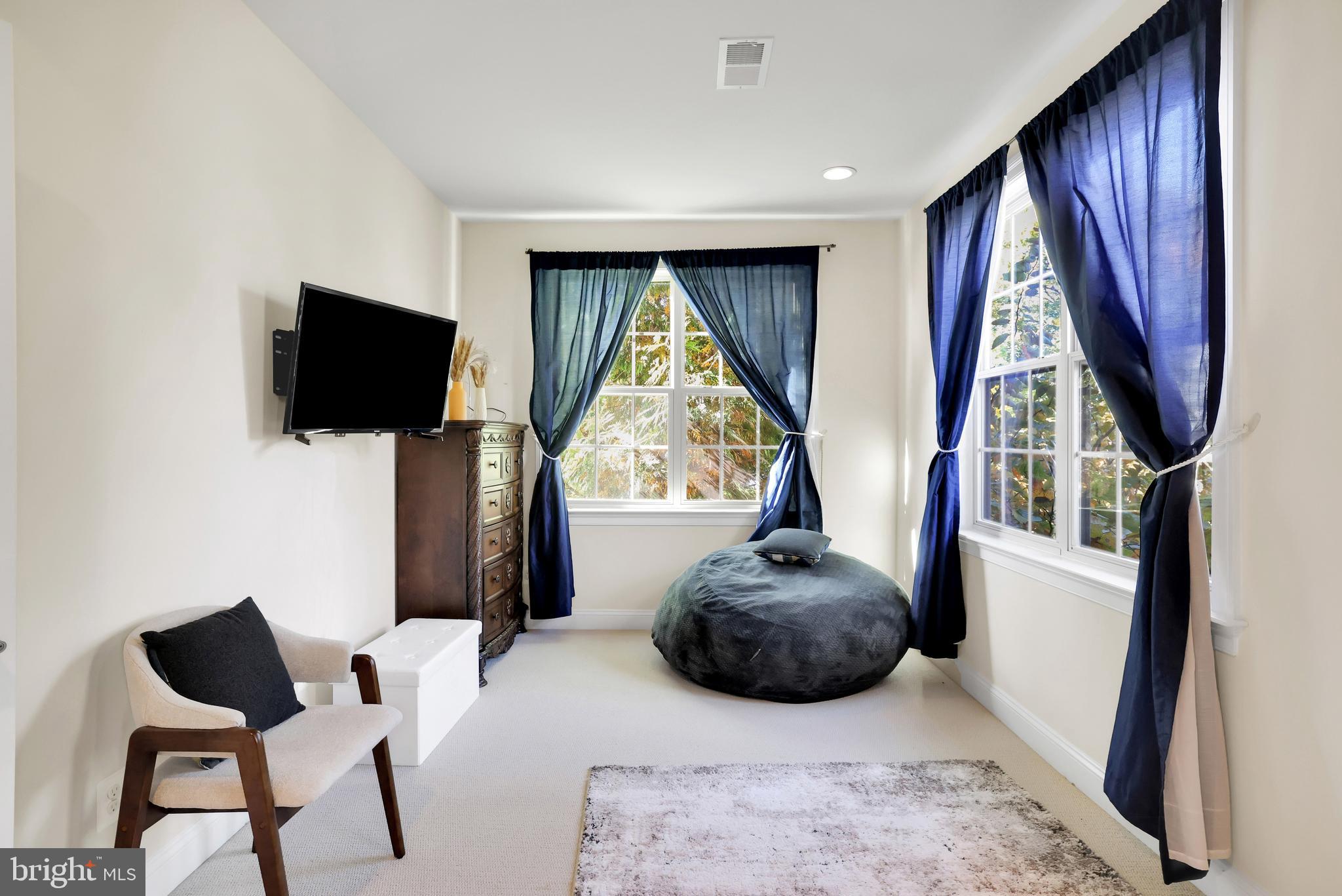 KENSINGTON HEIGHTS - Residential Lease