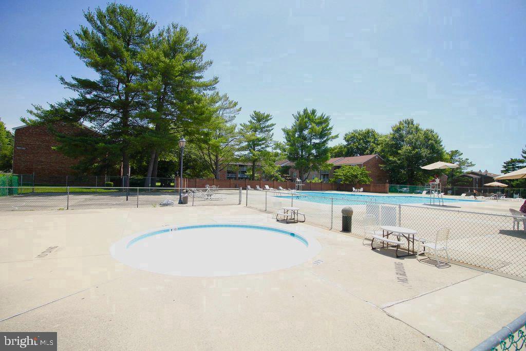 POTOMAC OAKS - Residential