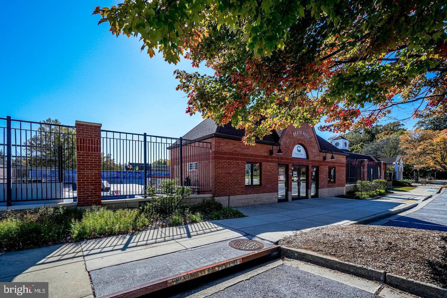 POTOMAC OAKS - Residential