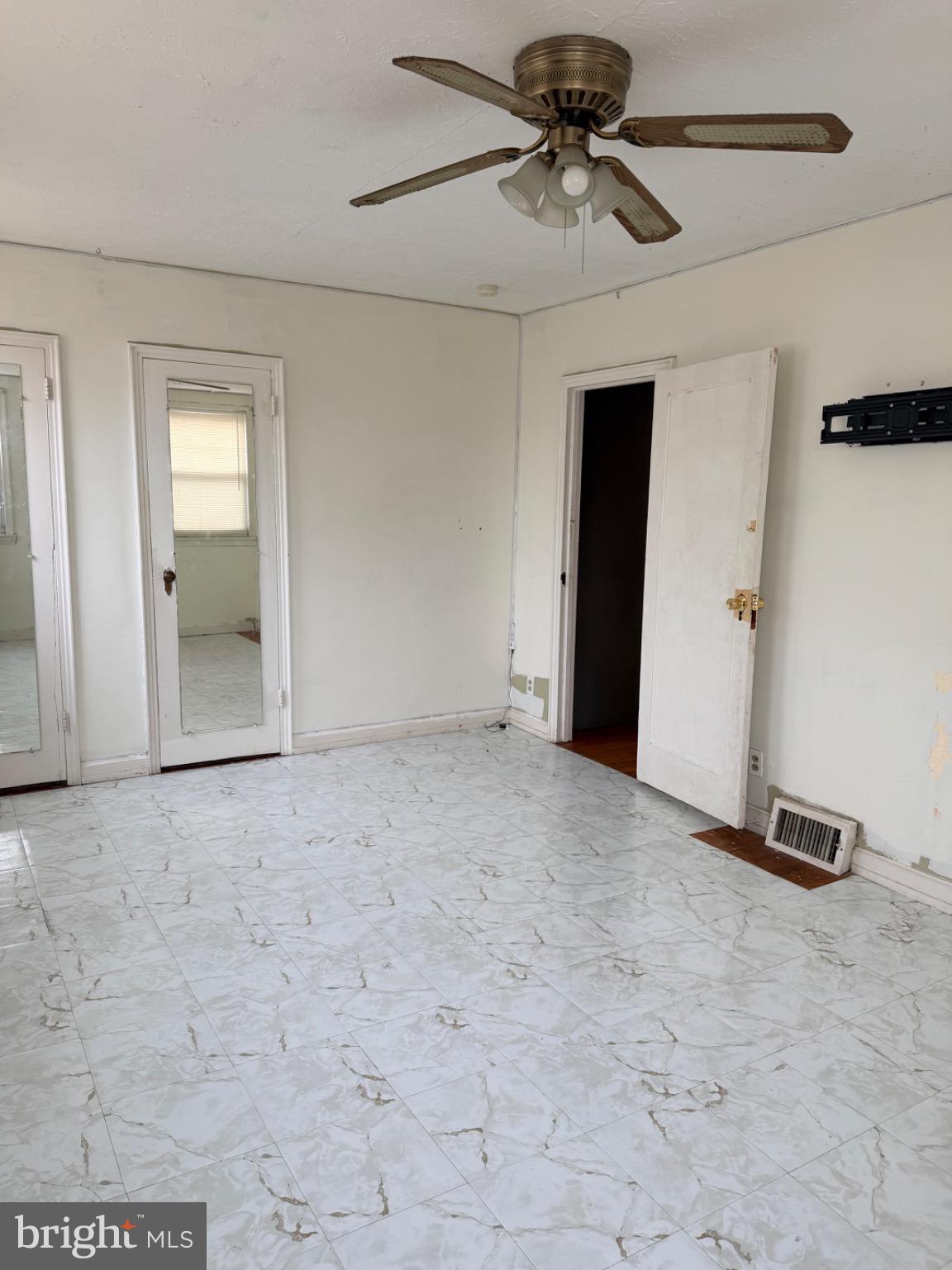 PHILADELPHIA (NORTHEAST) - Residential