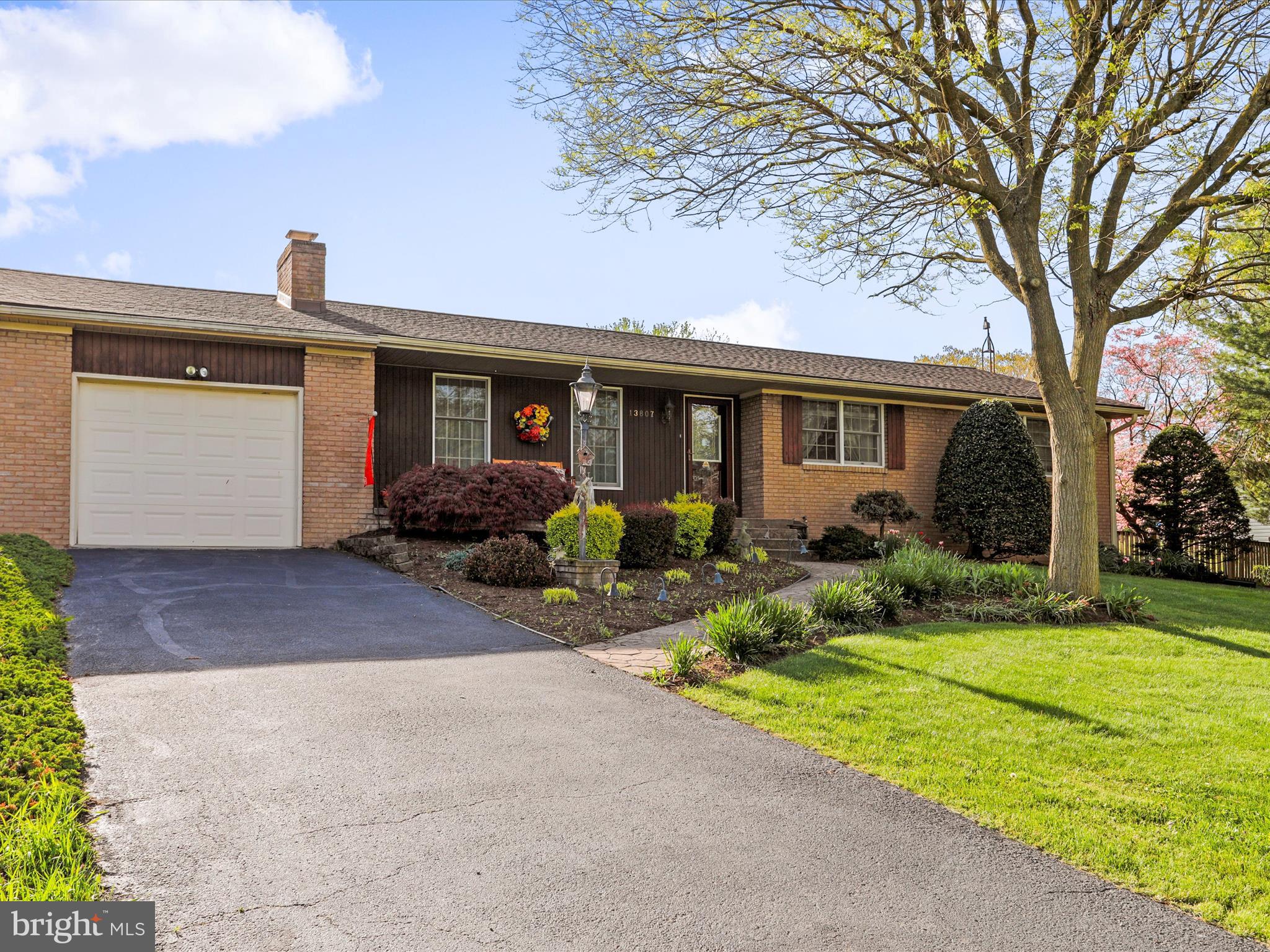 ORCHARD HILLS - Residential