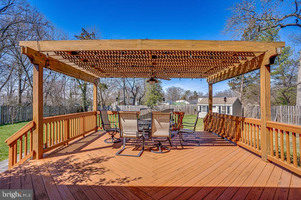 RIVERSIDE ESTATES - Residential Lease