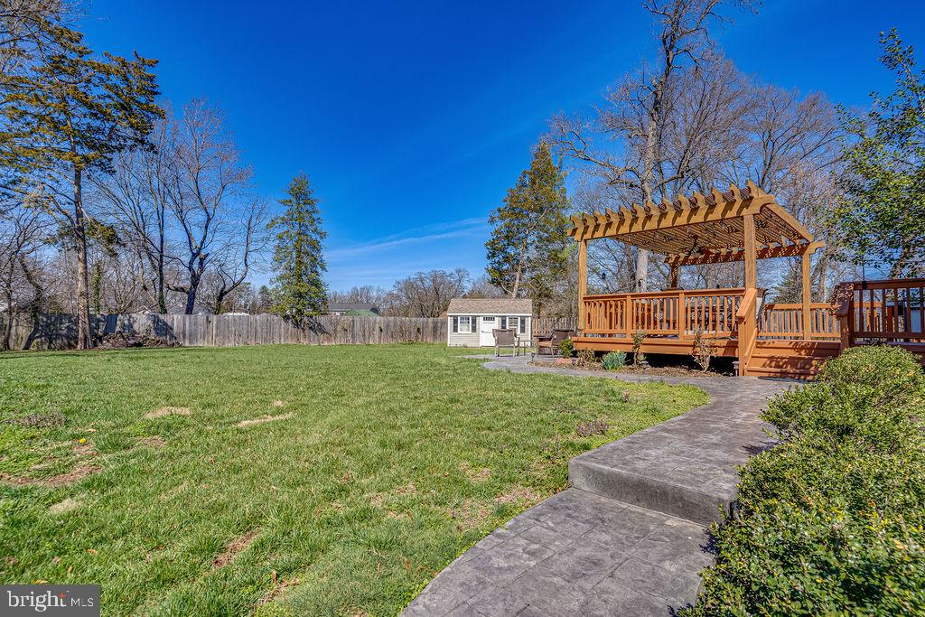 RIVERSIDE ESTATES - Residential Lease