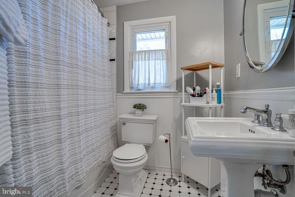 RIVERSIDE ESTATES - Residential Lease