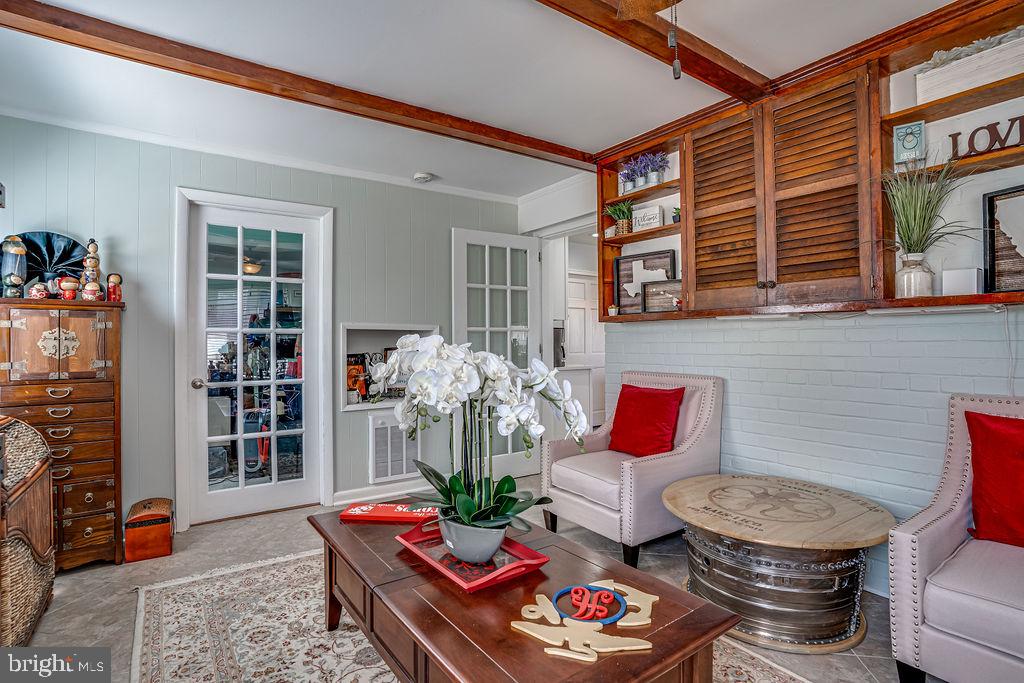 RIVERSIDE ESTATES - Residential Lease