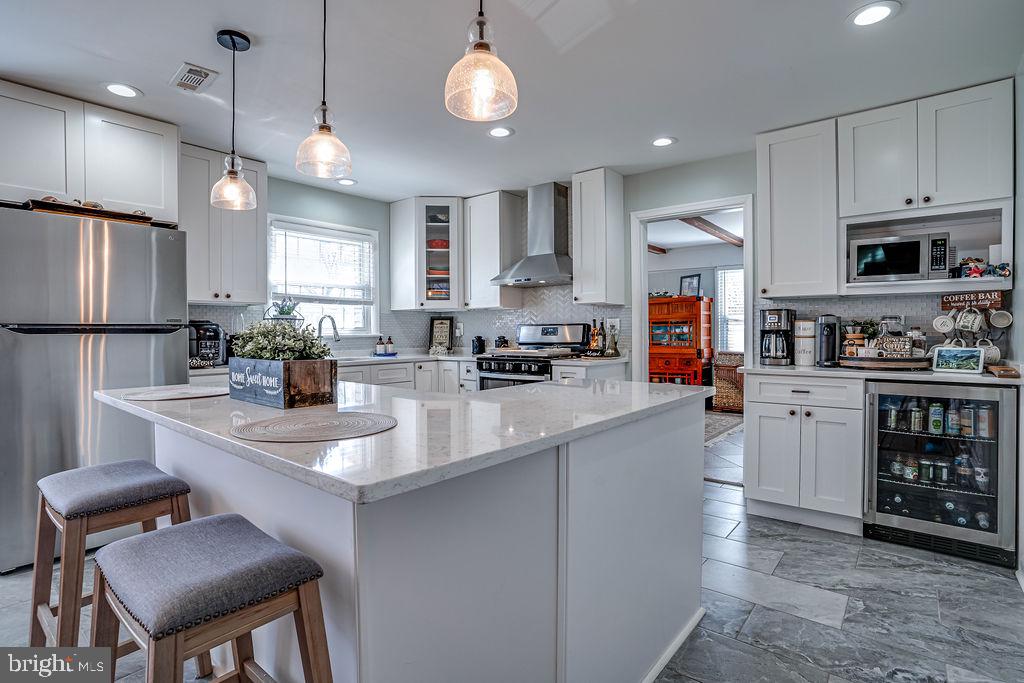 RIVERSIDE ESTATES - Residential Lease