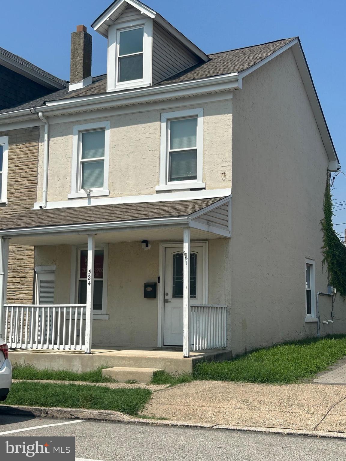 3 bedroom end townhome in the heart of Conshohocken! Within walking distance to Fayette St restaurants, shopping and the nightlife. Quick commute to the city and train station nearby. Seller is offering a 10k credit for you to paint and recarpet with an acceptable agreement! Kitchen was updated and has upgraded countertops and stainless steel appliances. Fenced in yard, Basement laundry and 1 car parking spot off the alley