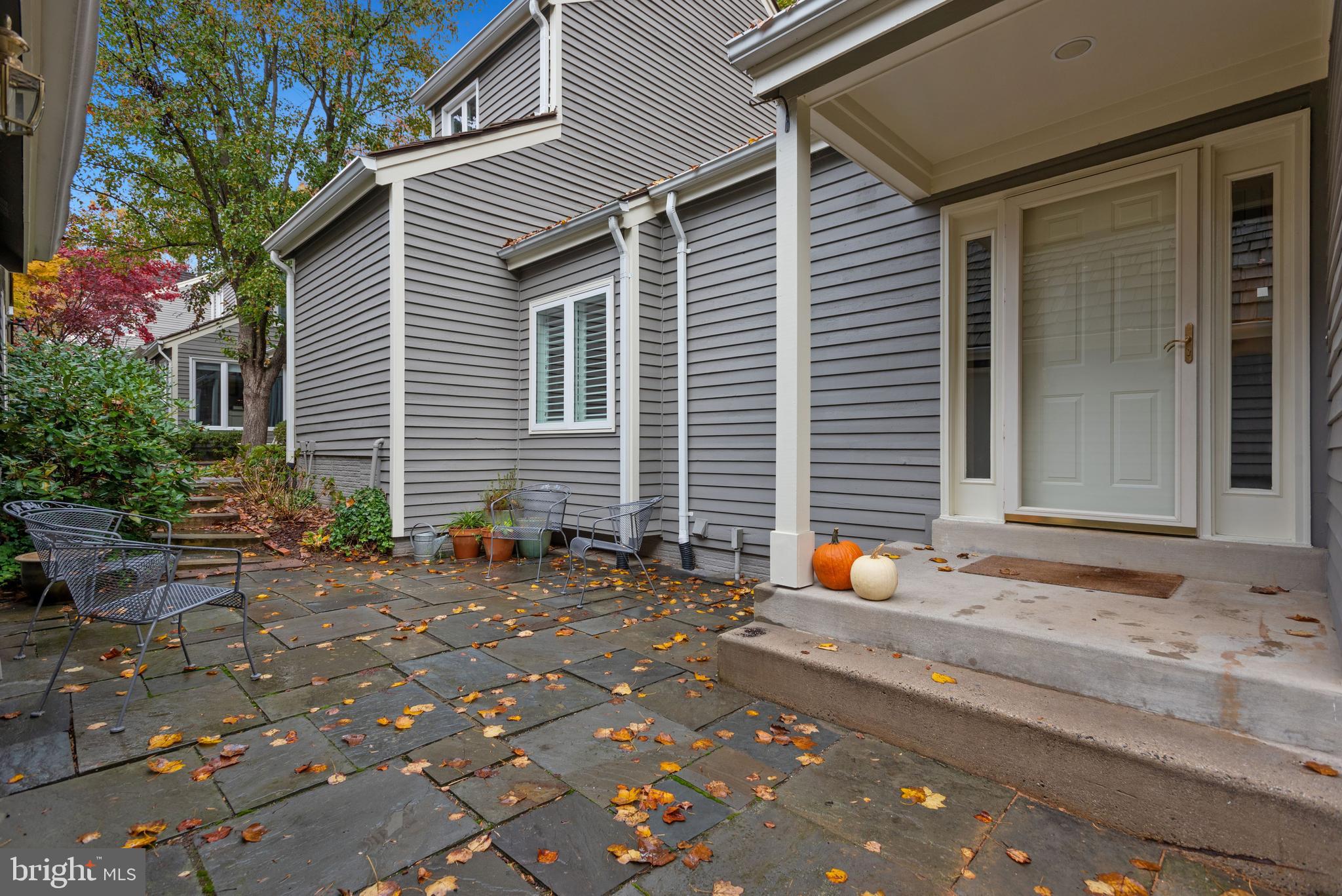 RESTON - Residential