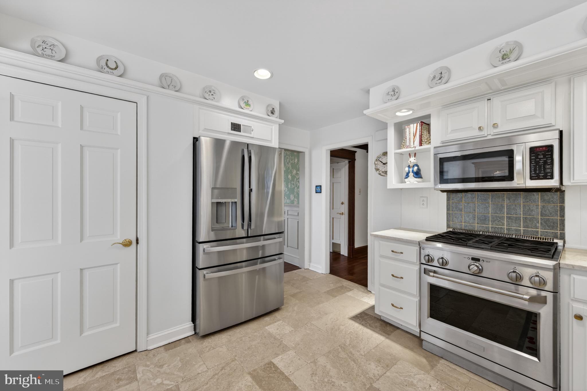 CHARTER CHASE - Residential