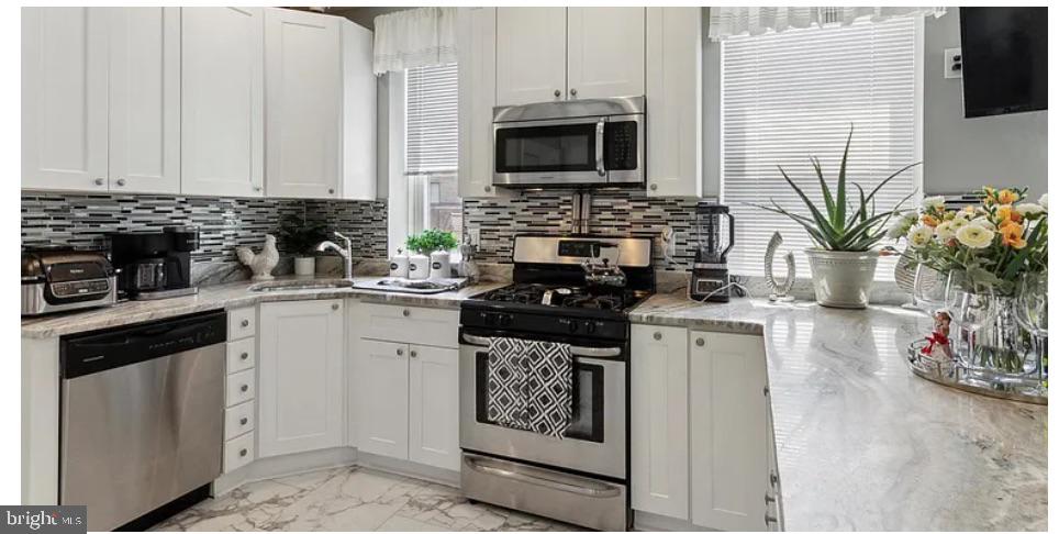 LANSDOWNE - Residential Lease