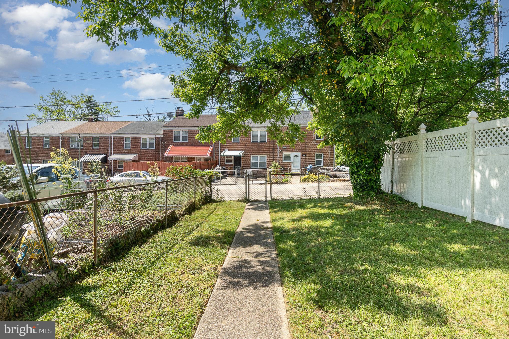 CHINQUAPIN PARK - Residential